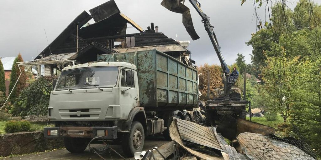 Вывоз мусора после пожара с утилизацией в Троицке в октябре