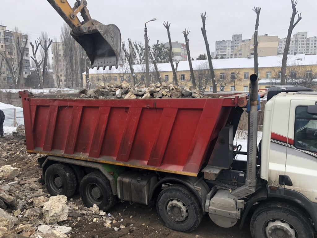 Вывоз мусора Камазом в Троицке в октябре