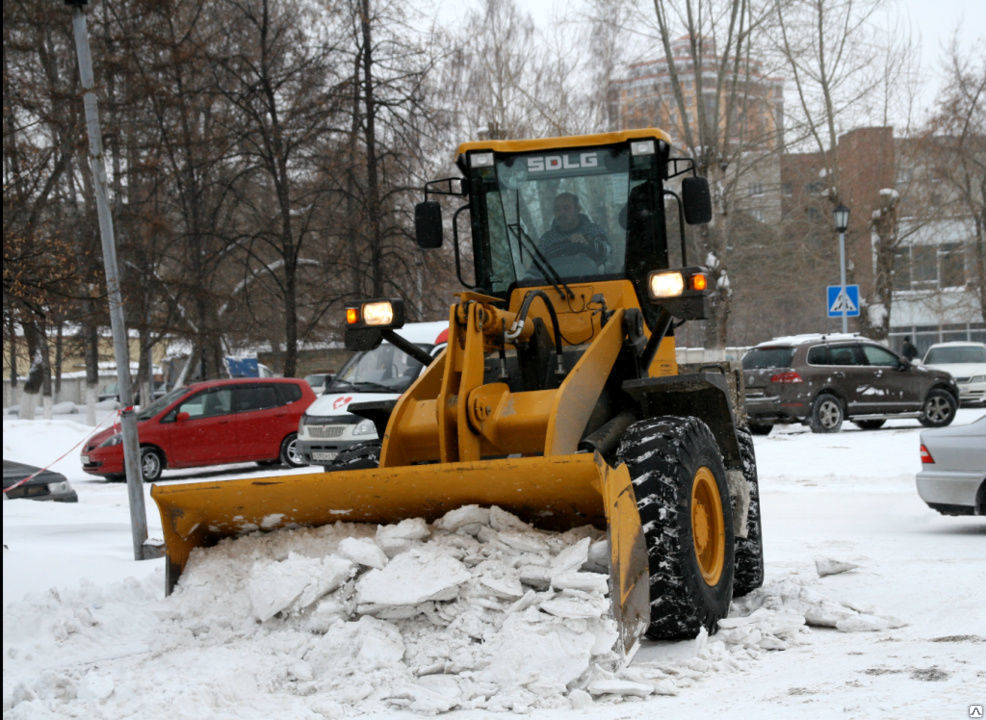 Аренда трактора для уборки снега в Троицке от ПроМусор – цена от 1031 руб., быстро и недорого