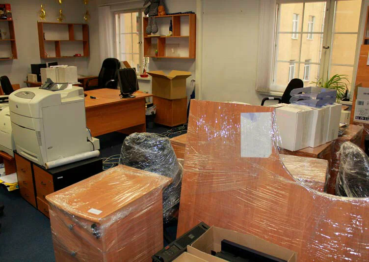 Вывоз старой офисной мебели в Троицке в октябре