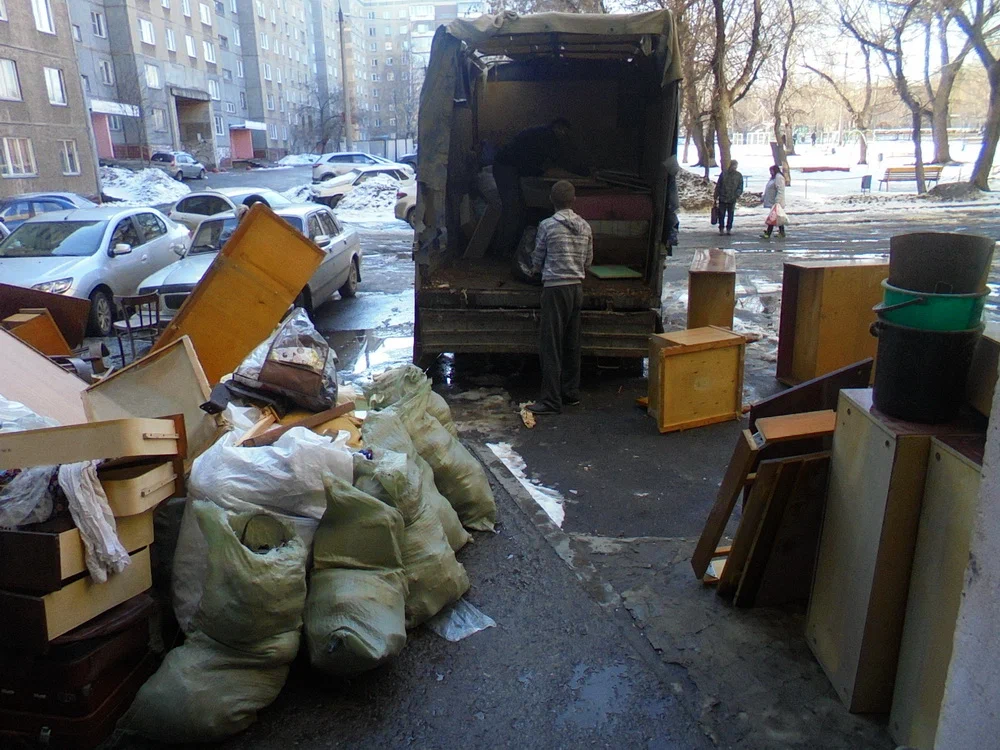 Вывоз мусора из подвала с утилизацией в Троицке в октябре