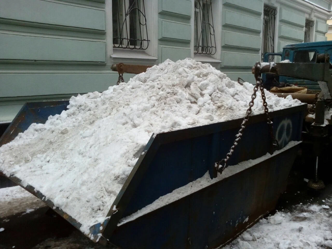 Вывоз снега контейнерами в Троицке в октябре